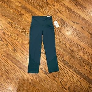 Old navy elation capri yoga pants